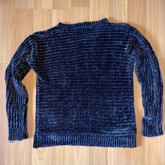 Cyrus ribbed sweater, size M. Deep soft iridescent plum, 100% polyester. - Picture 2 of 5